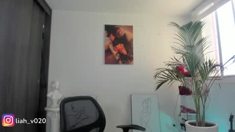 Snapshot of liah_v chatting on January 22, 2025, 4:44 pm Liah online show from January 22, 2025, 4:44 pm