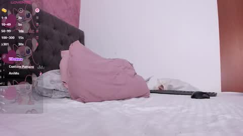 Lia online show from September 9, 2025, 4:28 pm