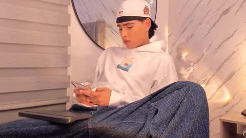 Snapshot of liam_055 chatting on February 28, 2025, 5:04 am Liam online show from February 28, 2025, 5:04 am