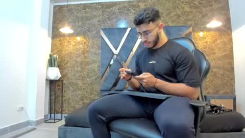 Snapshot of liam_kleiin chatting on September 15, 2025, 11:32 am LIAM KLEIN online show from September 15, 2025, 11:32 am