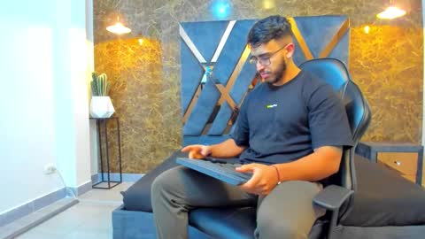 Snapshot of liam_kleiin chatting on September 17, 2025, 11:12 am LIAM KLEIN online show from September 17, 2025, 11:12 am