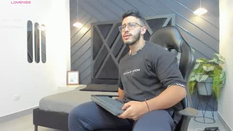 Snapshot of liam_kleiin chatting on October 1, 2025, 11:16 am LIAM KLEIN online show from October 1, 2025, 11:16 am