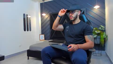 Snapshot of liam_kleiin chatting on October 2, 2025, 11:17 am LIAM KLEIN online show from October 2, 2025, 11:17 am