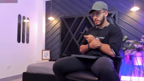 Snapshot of liam_kleiin chatting on October 4, 2025, 11:19 am LIAM KLEIN online show from October 4, 2025, 11:19 am