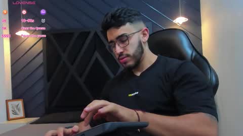 Snapshot of liam_kleiin chatting on October 17, 2025, 11:24 am LIAM KLEIN online show from October 17, 2025, 11:24 am