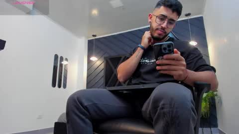 Snapshot of liam_kleiin chatting on October 23, 2025, 11:20 am LIAM KLEIN online show from October 23, 2025, 11:20 am