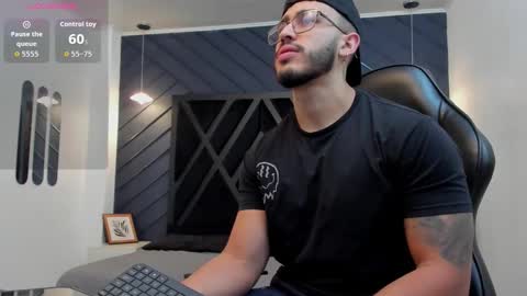 Snapshot of liam_kleiin chatting on October 29, 2025, 11:23 am LIAM KLEIN online show from October 29, 2025, 11:23 am