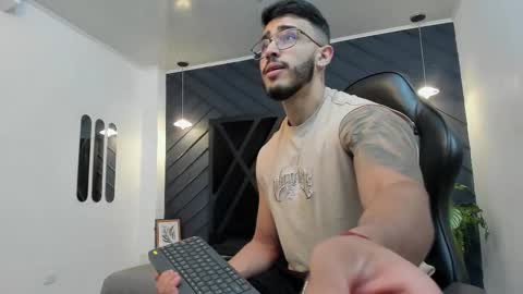 Snapshot of liam_kleiin chatting on November 2, 2025, 2:08 pm LIAM KLEIN online show from November 2, 2025, 2:08 pm