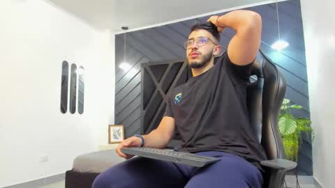 Snapshot of liam_kleiin chatting on November 3, 2025, 11:11 am LIAM KLEIN online show from November 3, 2025, 11:11 am