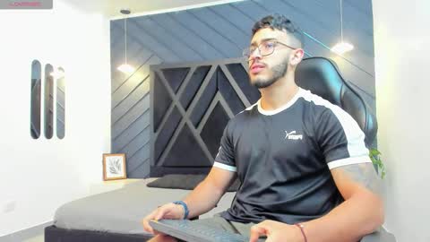 Snapshot of liam_kleiin chatting on November 4, 2025, 11:31 am LIAM KLEIN online show from November 4, 2025, 11:31 am