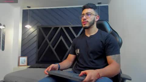 Snapshot of liam_kleiin chatting on November 13, 2025, 11:20 am LIAM KLEIN online show from November 13, 2025, 11:20 am