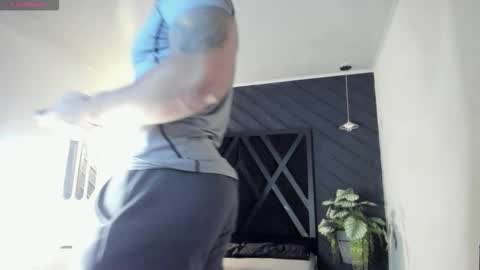 Snapshot of liam_kleiin chatting on November 14, 2025, 11:09 am LIAM KLEIN online show from November 14, 2025, 11:09 am