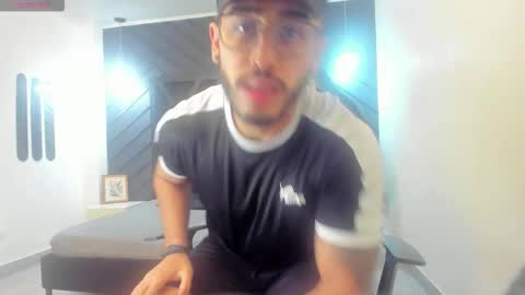 Snapshot of liam_kleiin chatting on November 15, 2025, 11:18 am LIAM KLEIN online show from November 15, 2025, 11:18 am