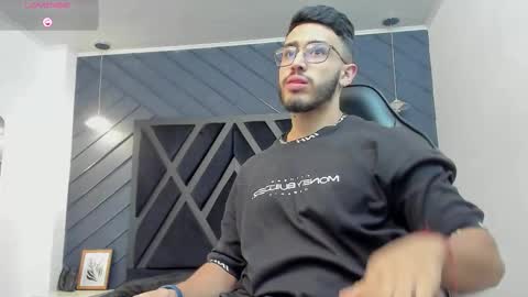 Snapshot of liam_kleiin chatting on November 22, 2025, 11:09 am LIAM KLEIN online show from November 22, 2025, 11:09 am