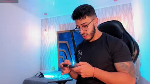 Snapshot of liam_kleiin chatting on November 24, 2025, 11:32 am LIAM KLEIN online show from November 24, 2025, 11:32 am