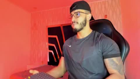 Snapshot of liam_kleiin chatting on November 25, 2025, 11:10 am LIAM KLEIN online show from November 25, 2025, 11:10 am