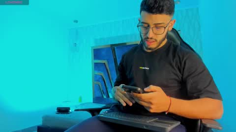 Snapshot of liam_kleiin chatting on November 27, 2025, 11:12 am LIAM KLEIN online show from November 27, 2025, 11:12 am