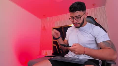 Snapshot of liam_kleiin chatting on November 28, 2025, 11:24 am LIAM KLEIN online show from November 28, 2025, 11:24 am