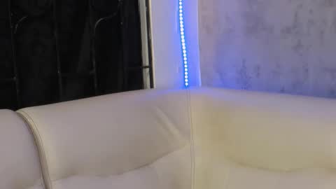 liam_knight online show from November 28, 2025, 2:03 am