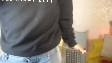 Snapshot of liam_sean chatting on February 28, 2026, 12:06 pm Liam online show from February 28, 2026, 12:06 pm