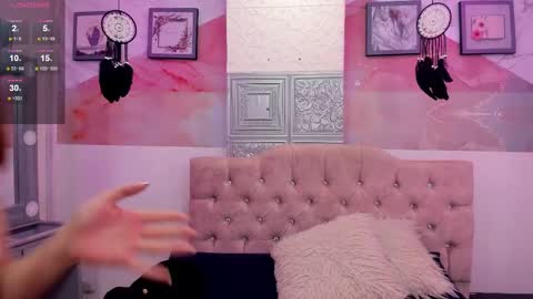 Lia online show from September 13, 2025, 2:28 pm