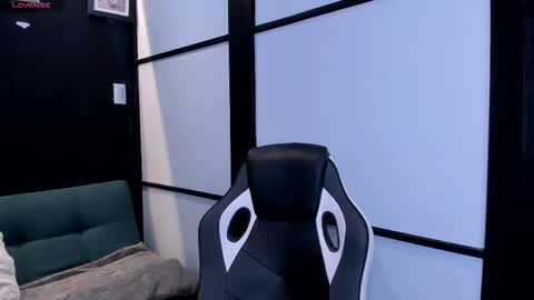 Snapshot of liamdeep_ chatting on October 7, 2025, 6:27 pm LiamDeep online show from October 7, 2025, 6:27 pm