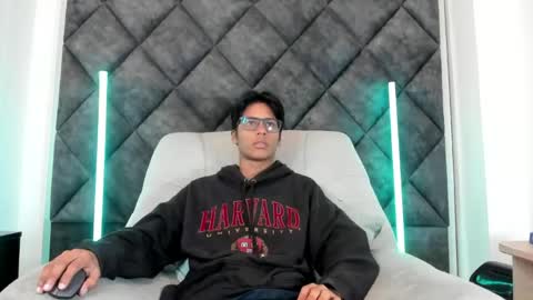 Liam twink big dick online show from May 11, 2026, 11:16 am
