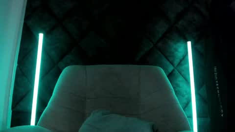 Liam twink big dick online show from May 11, 2026, 4:04 pm