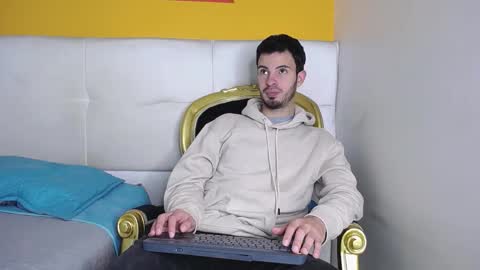 LiamLuxe online show from September 22, 2025, 12:40 pm