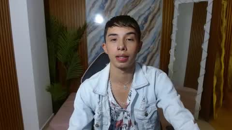 Snapshot of liammoon_tay chatting on March 26, 2026, 5:35 am liamm online show from March 26, 2026, 5:35 am