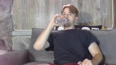 Liam and Zoe online show from September 9, 2025, 3:28 am