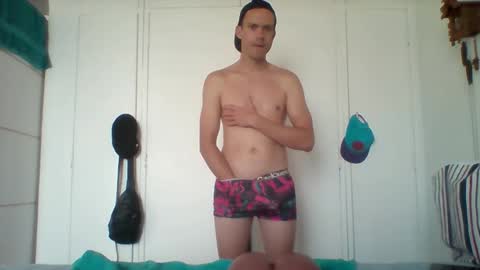 Snapshot of liamrosezn chatting on April 12, 2026, 6:18 am LiamRose online show from April 12, 2026, 6:18 am