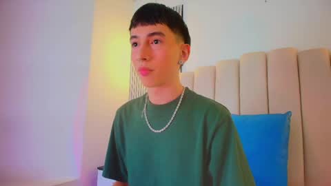 lian_cameron online show from May 11, 2026, 3:56 am