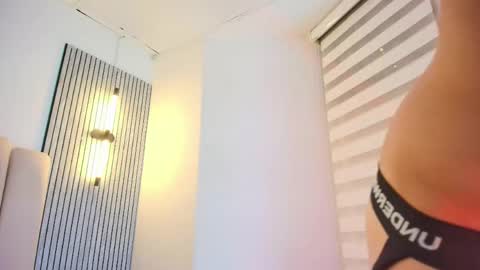lian_cameron online show from May 27, 2026, 2:19 am