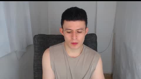 lian_eathan online show from December 17, 2025, 2:28 am