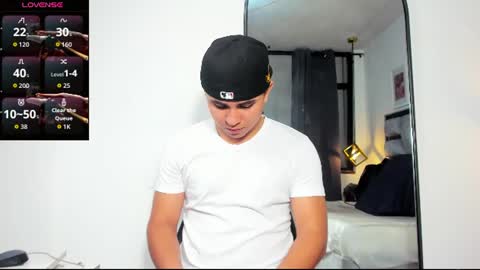 lianfox_ online show from July 8, 2026, 2:32 pm