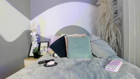 Lian online show from April 17, 2026, 11:57 am