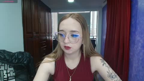 Lia Roberts online show from December 2, 2024, 7:49 pm