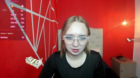 Lia Roberts online show from December 9, 2024, 12:08 pm