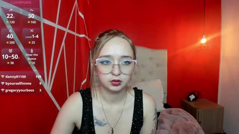 Lia Roberts online show from December 10, 2024, 4:06 pm