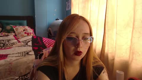 Lia Roberts online show from February 12, 2025, 3:05 pm