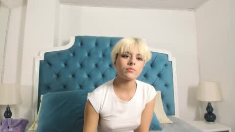 Lia Vivumi  online show from October 16, 2025, 12:06 pm