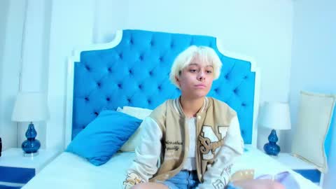 Lia Vivumi  online show from October 18, 2025, 12:17 pm