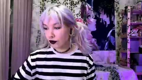 Lola online show from October 5, 2025, 7:01 pm