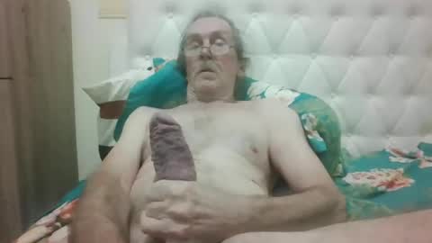lickittostickit online show from February 3, 2025, 5:51 am