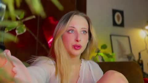 Snapshot of lierie chatting on February 14, 2026, 6:15 pm its my birthday today so im offline but id be so happy if you felt like sending me a birthday love while im away online show from February 14, 2026, 6:15 pm