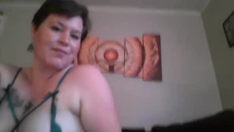 Snapshot of life_as_lindz chatting on October 19, 2025, 5:35 pm life_as_lindz online show from October 19, 2025, 5:35 pm