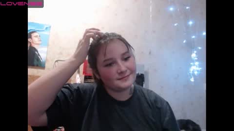 light_lunaa online show from December 18, 2024, 3:33 pm