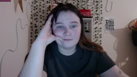 light_lunaa online show from January 24, 2025, 9:26 pm