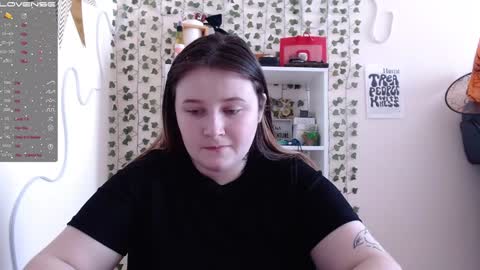 light_lunaa online show from February 7, 2025, 7:40 am
